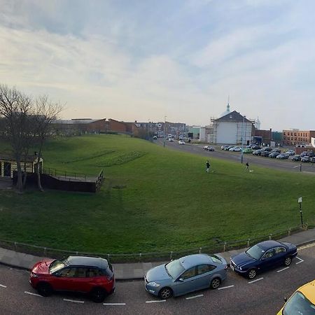 Hightide Seaside Apartment With Beach & Spanish City Views Whitley Bay Esterno foto